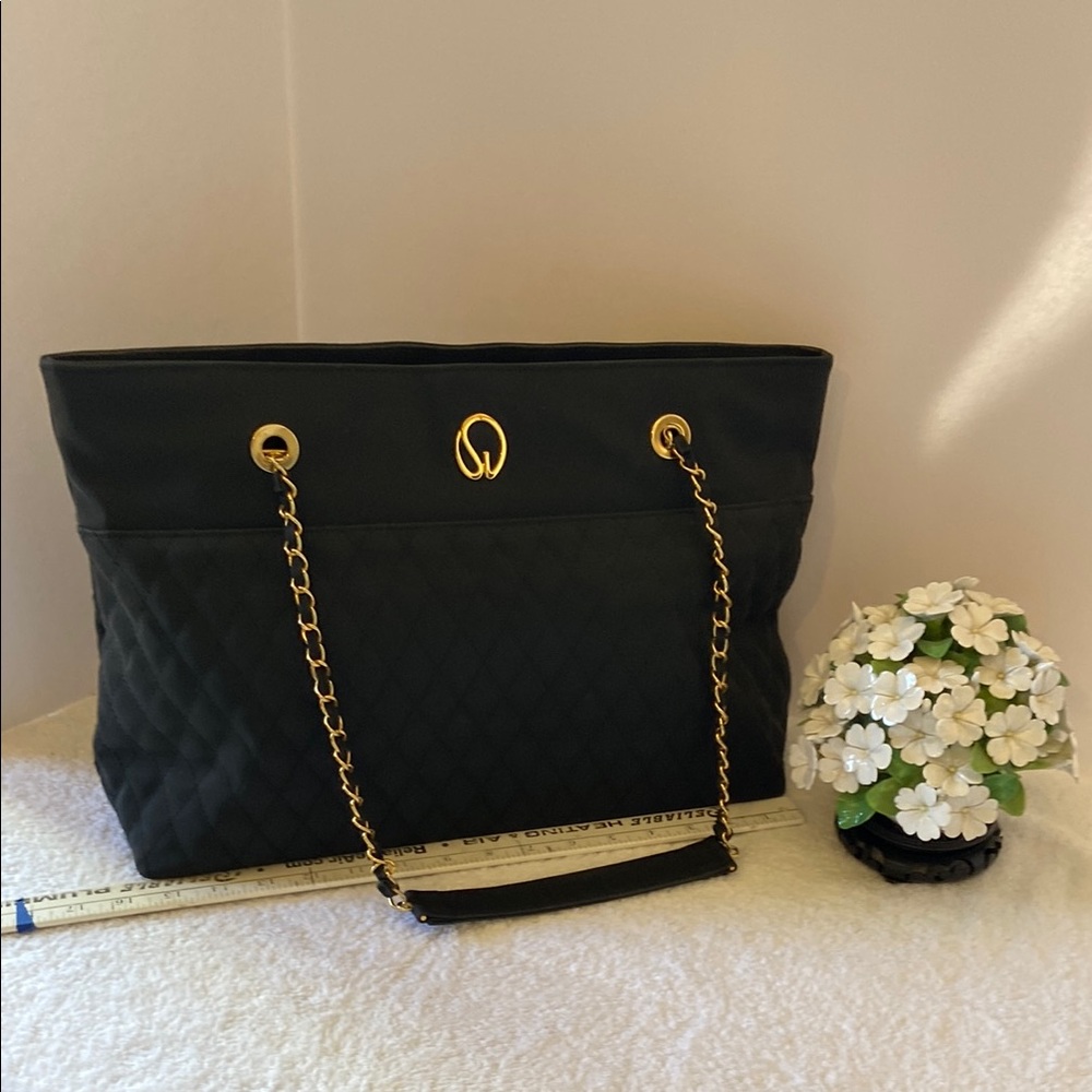 💕💕💕 Luxurious Black and Gold Quilted Tote Bag